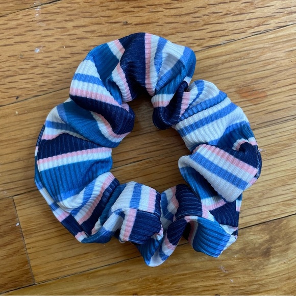 4/$25 Justice Ribbed Striped Scrunchies 2 Pack Multicolored - Picture 4 of 4